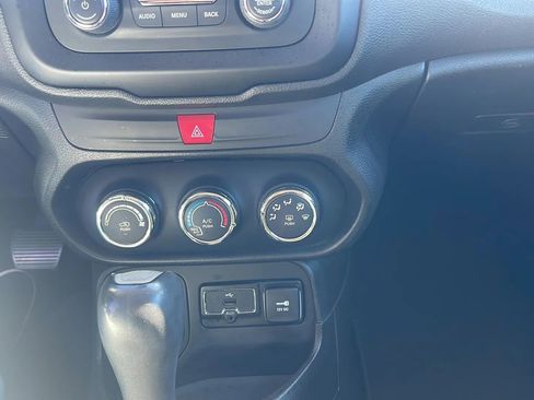 Used 2017 Jeep Renegade Sport w/ Power & Air Group image 25