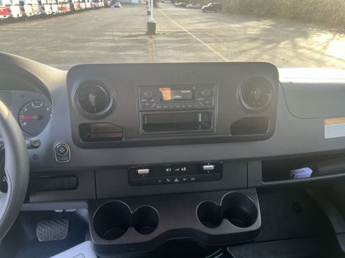 Used 2023 Mercedes-Benz Sprinter 144 Cargo image 17