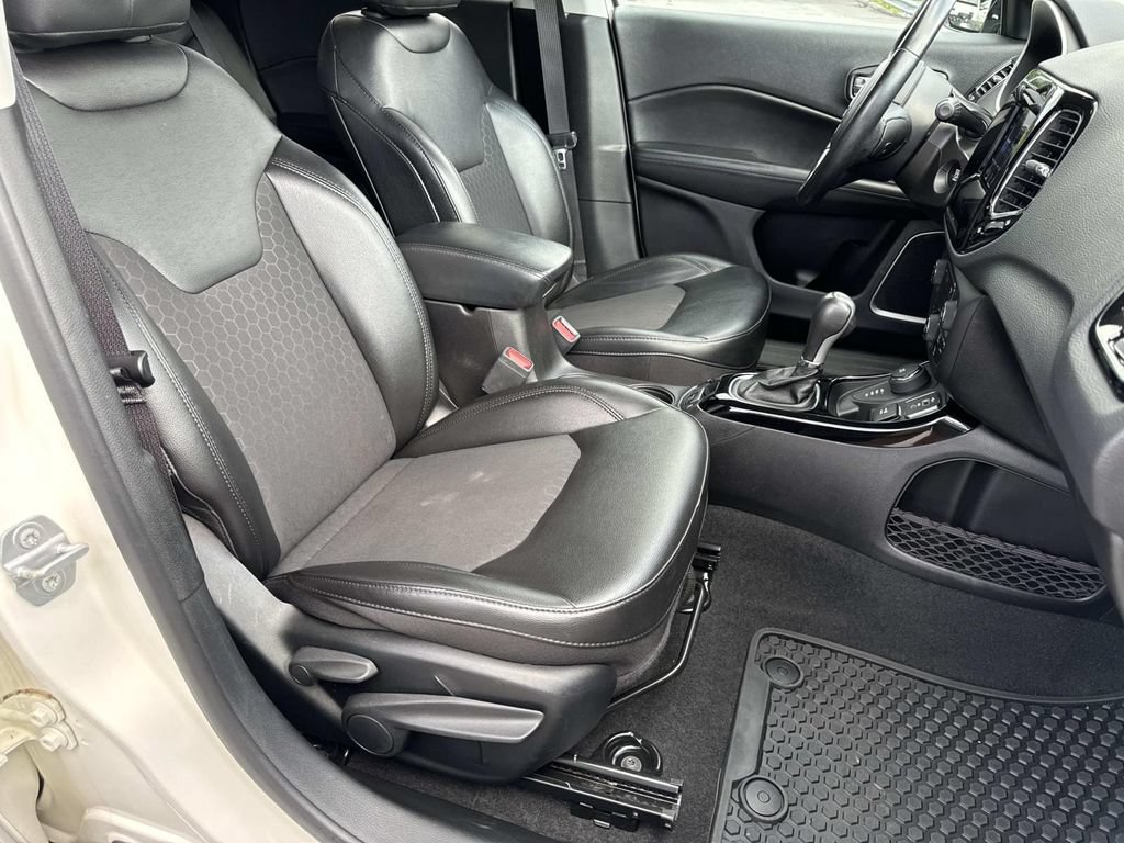 Used 2020 Jeep Compass Latitude AWD/4WD image 25