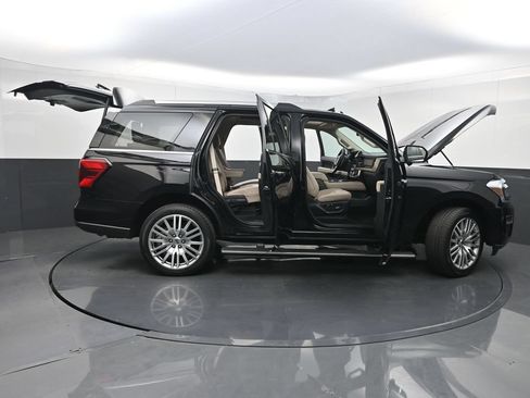 Used 2023 Ford Expedition Limited AWD/4WD image 39