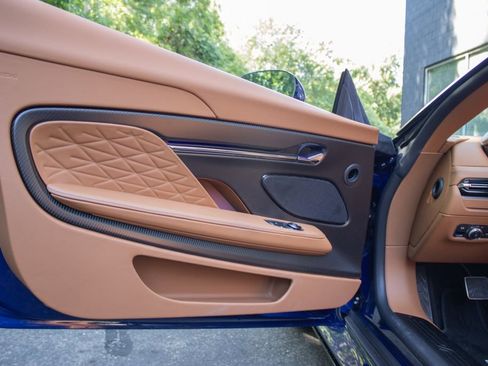 Used 2025 Aston Martin DB12 Convertible RWD image 13