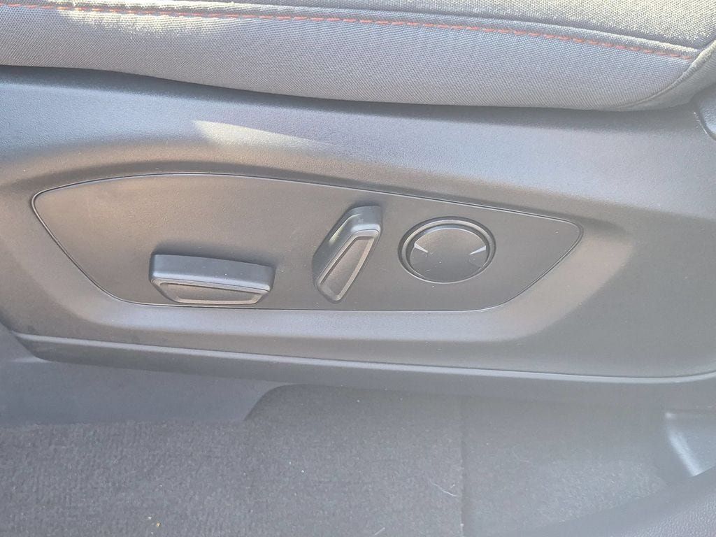 Used 2025 Ford Explorer Active RWD image 13