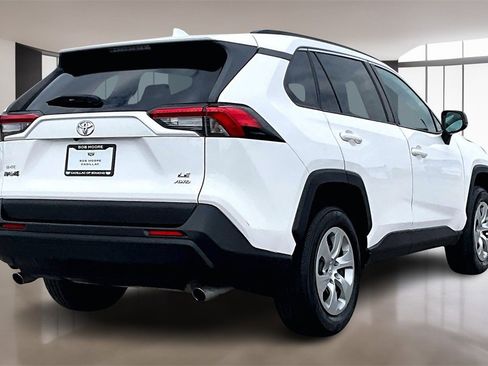 Used 2021 Toyota RAV4 LE image 2