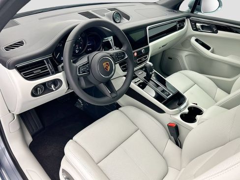 Used 2026 Porsche Macan AWD/4WD image 4