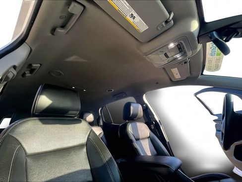 Used 2023 GMC Acadia SLT image 26