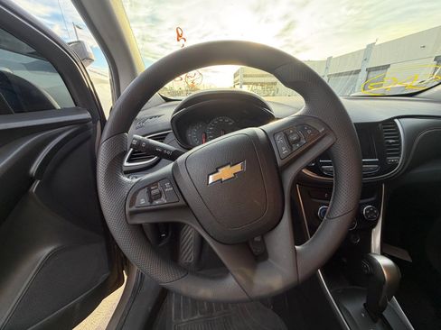 Used 2018 Chevrolet Trax LT FWD image 11