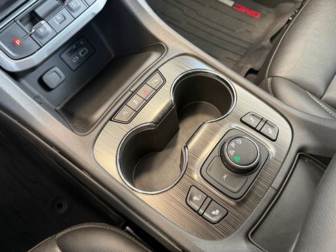 Used 2023 GMC Acadia SLT AWD/4WD image 18