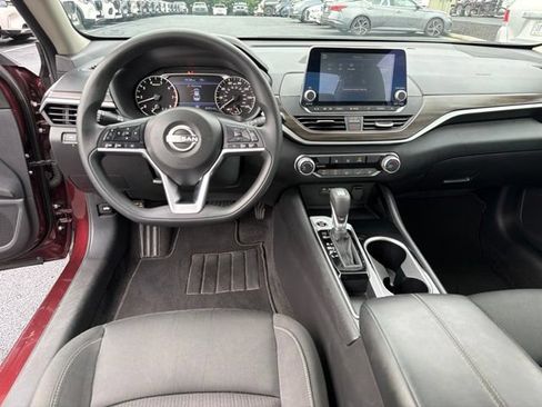 Used 2024 Nissan Altima 2.5 SV FWD image 19