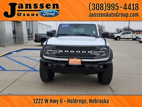 New 2025 Ford Bronco Badlands w/ Sasquatch Package AWD/4WD image 3