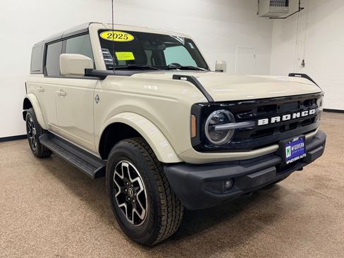 Used 2025 Ford Bronco Outer Banks AWD/4WD image 9