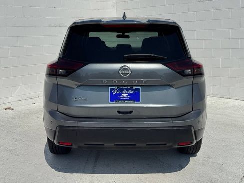 Used 2025 Nissan Rogue SV FWD image 12