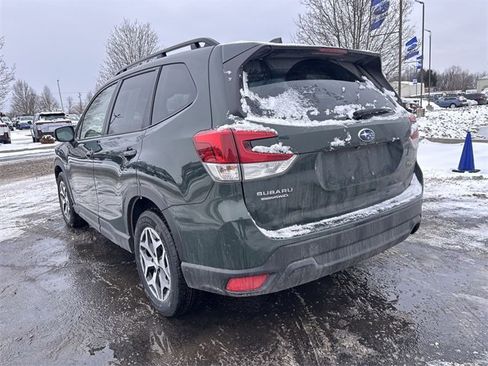 Used 2023 Subaru Forester Premium image 9