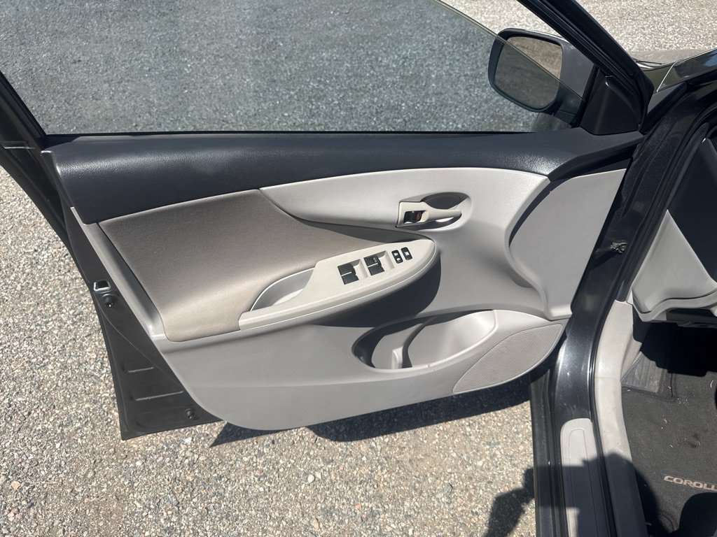 Used 2013 Toyota Corolla L FWD image 20
