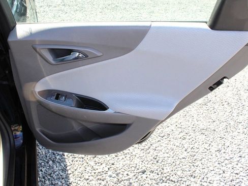 Used 2017 Chevrolet Malibu LT image 22