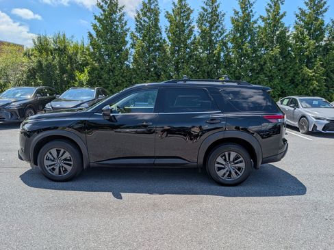 Used 2023 Nissan Pathfinder SV AWD/4WD image 6