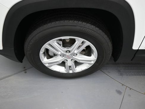 Used 2024 GMC Terrain SLE image 8