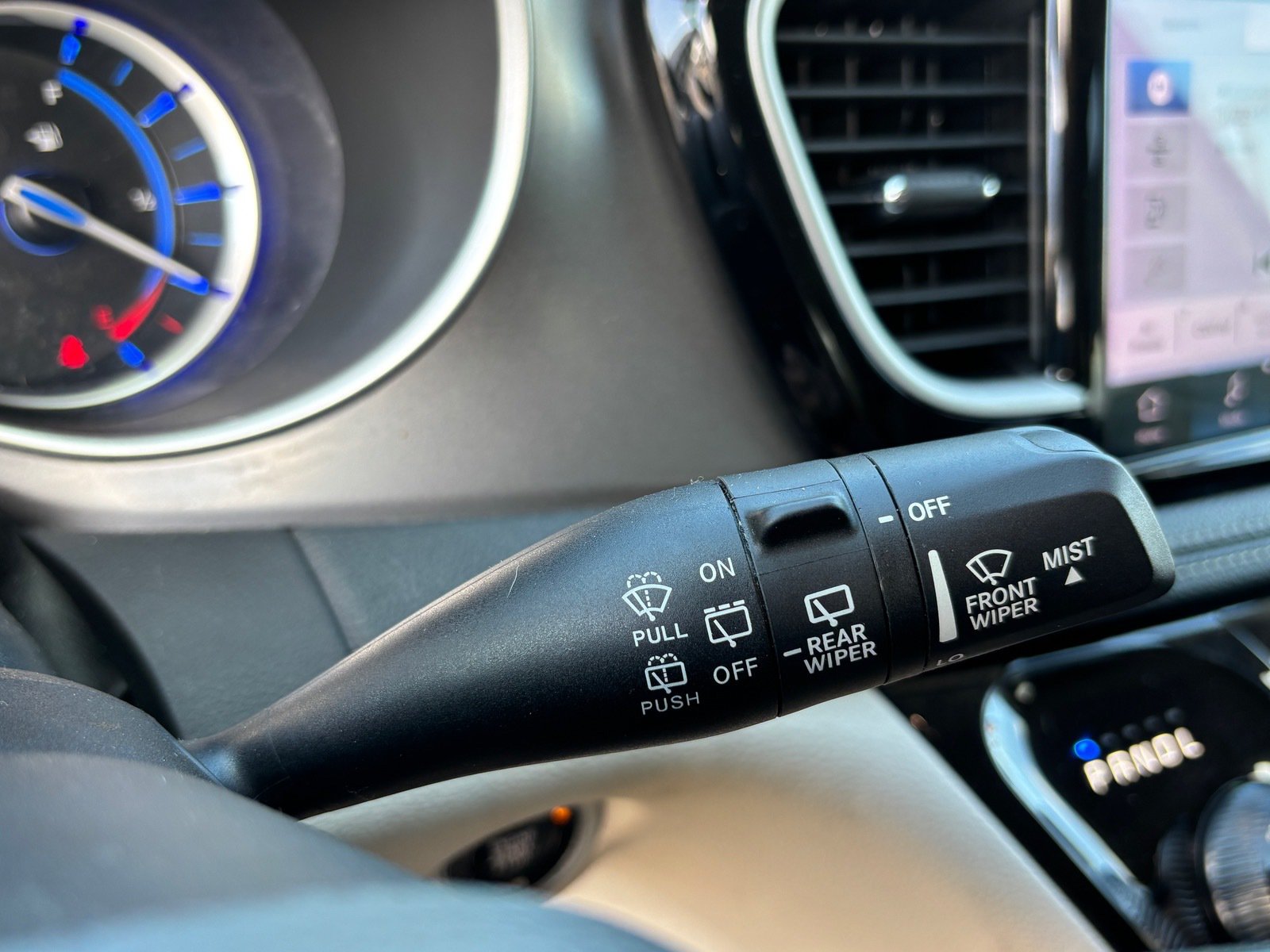 Used 2023 Chrysler Pacifica Touring-L FWD image 25