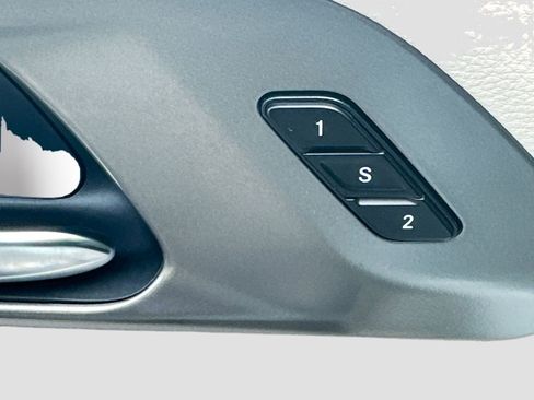 Used 2024 Chrysler Pacifica Touring-L image 22