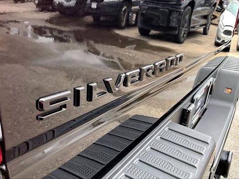 Used 2024 Chevrolet Silverado 2500 LTZ w/ LTZ Plus Package AWD/4WD image 10
