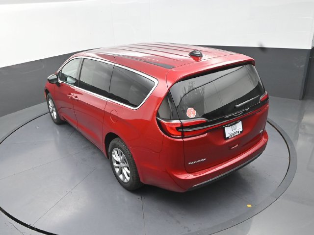 New 2027 Chrysler Pacifica Select AWD/4WD image 14