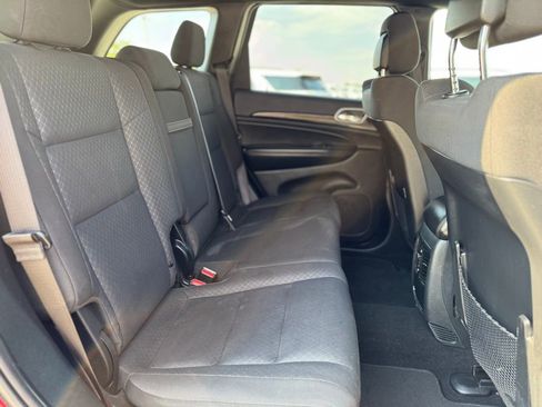 Used 2020 Jeep Grand Cherokee Laredo image 11