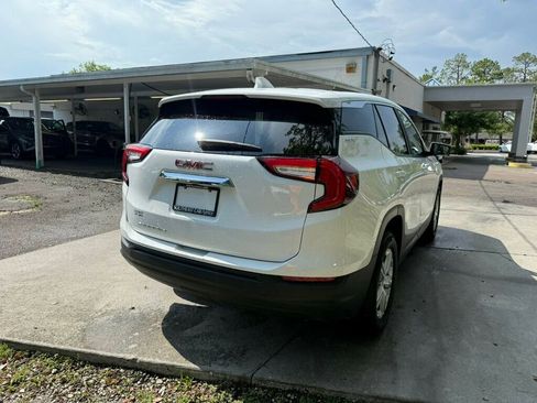Used 2024 GMC Terrain SLE image 11