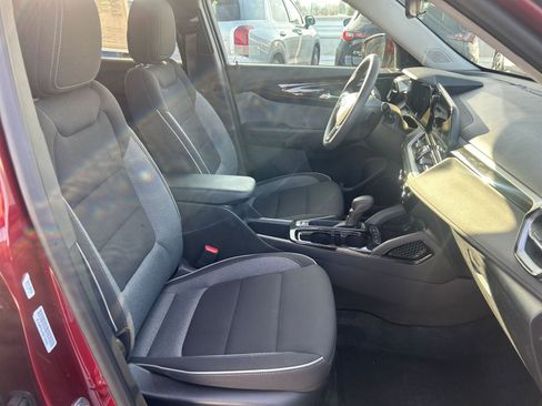 Used 2025 Chevrolet TrailBlazer LT image 34