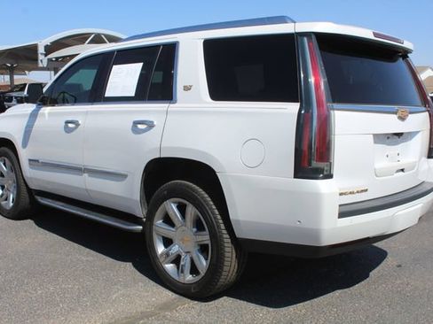 Used 2020 Cadillac Escalade Luxury RWD image 8