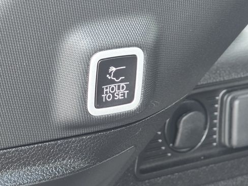 Used 2024 Jeep Grand Cherokee Limited AWD/4WD image 19