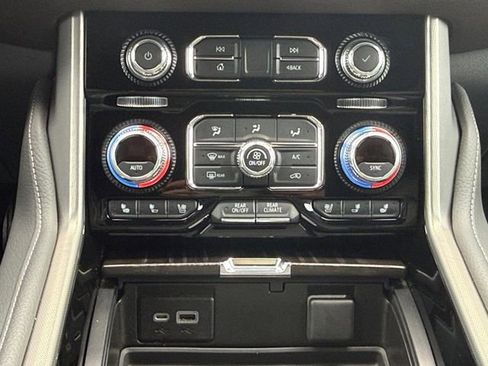 Used 2022 GMC Yukon XL Denali RWD image 4