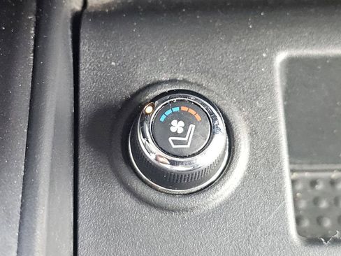 Used 2017 Nissan Titan Platinum Reserve image 19