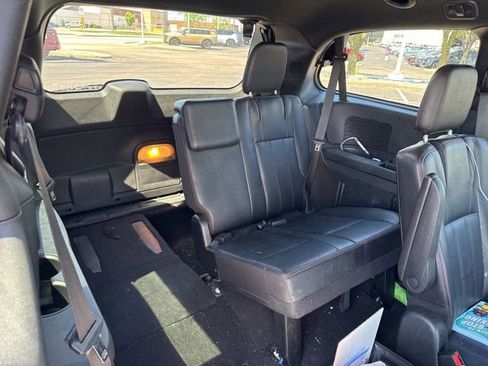 Used 2019 Dodge Grand Caravan GT FWD image 12