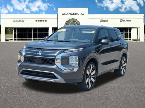 Used 2025 Mitsubishi Outlander SE FWD image 3