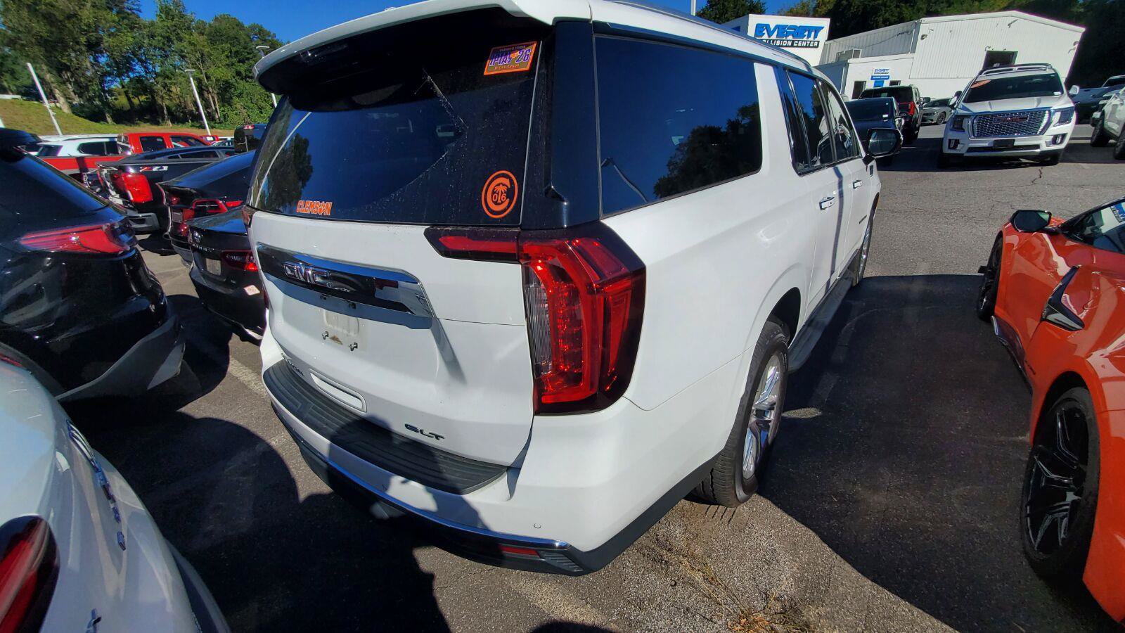 Used 2022 GMC Yukon XL SLT w/ SLT Premium Package AWD/4WD image 10