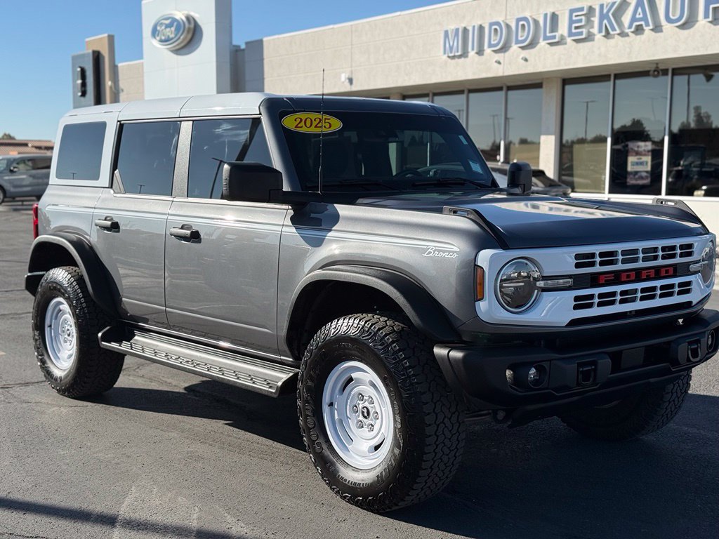 Used 2025 Ford Bronco Heritage Edition AWD/4WD image 1