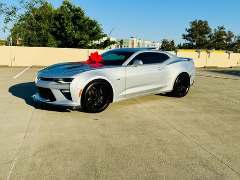 Used 2017 Chevrolet Camaro SS RWD image 7