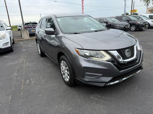 Used 2019 Nissan Rogue S FWD image 3