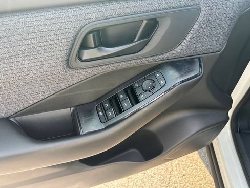 Used 2023 Nissan Rogue S AWD/4WD image 14