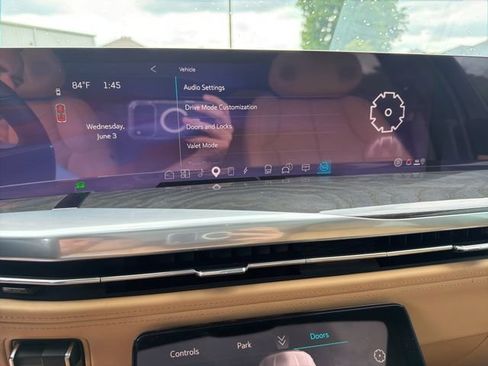 Used 2025 Cadillac Escalade IQ Luxury 2 AWD/4WD image 13