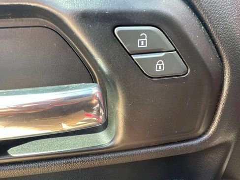 Used 2019 Chevrolet Silverado 1500 Custom Trail Boss w/ Custom Convenience Package AWD/4WD image 8