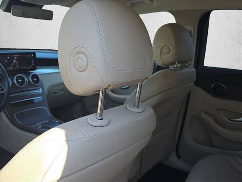 Used 2022 Mercedes-Benz GLC 300 4MATIC w/ Multimedia Package Lite image 19