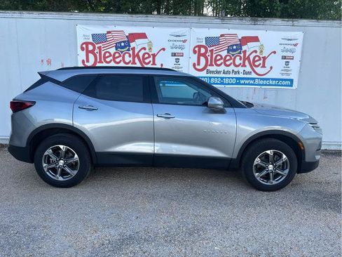 Used 2024 Chevrolet Blazer LT w/ Convenience Package FWD image 3