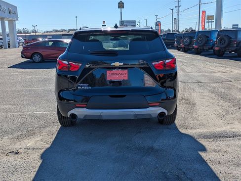 Used 2022 Chevrolet Blazer LT image 3