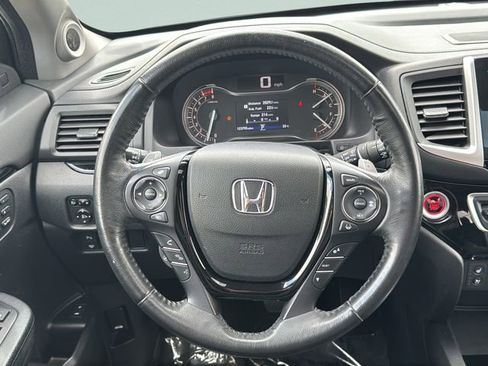 Used 2016 Honda Pilot Touring image 32