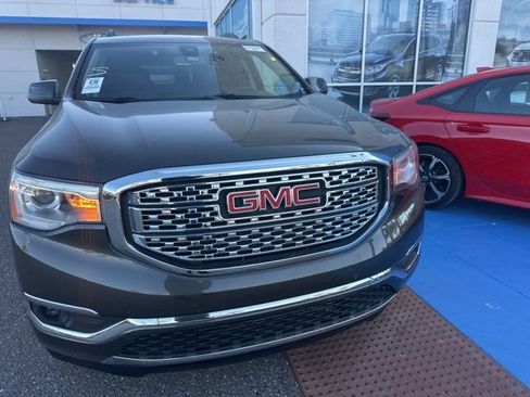 Used 2019 GMC Acadia Denali image 3