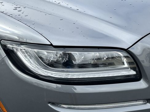 Certified 2023 Lincoln Nautilus Reserve w/ Equipment Group 202A image 10