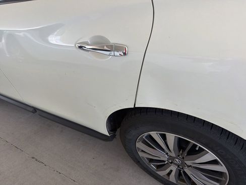 Used 2018 Nissan Pathfinder SV AWD/4WD image 14
