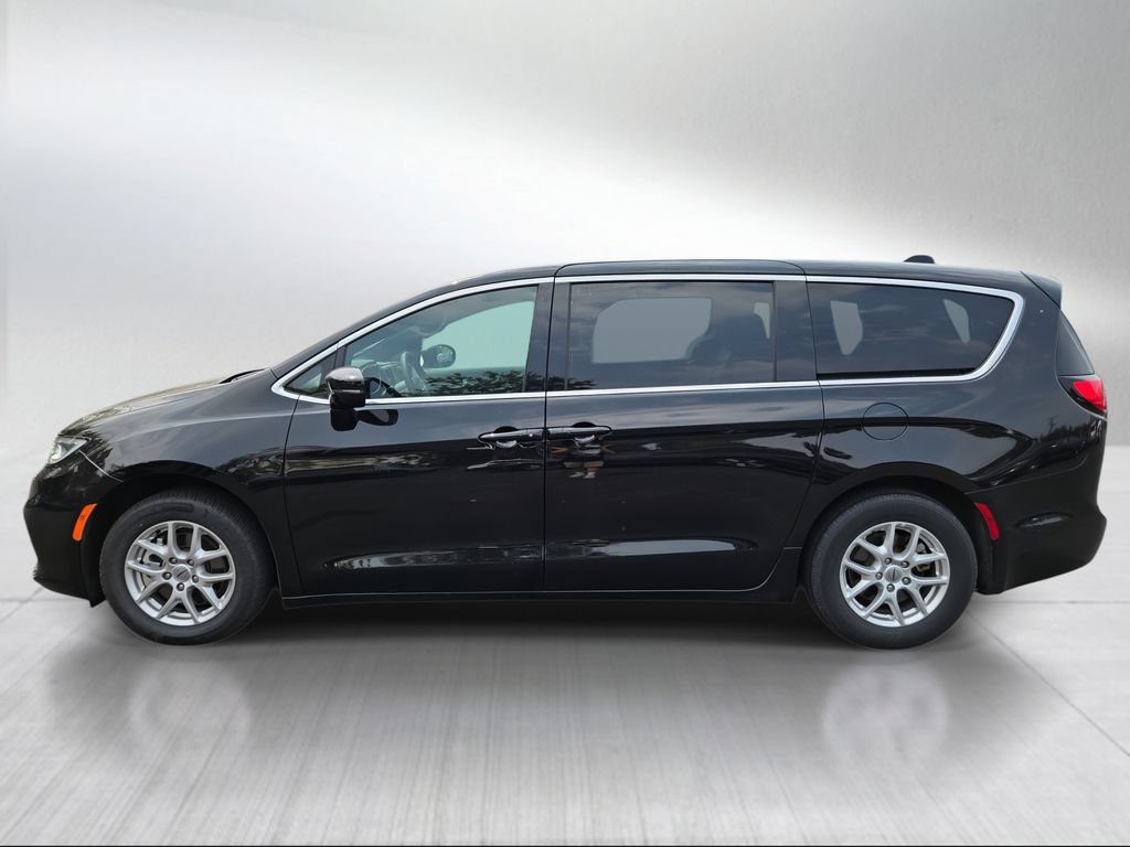 Used 2025 Chrysler Pacifica Select FWD image 6