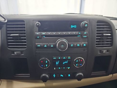 Used 2011 Chevrolet Silverado 2500 LT w/ Interior Plus Package RWD image 18