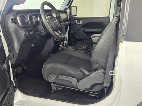 Used 2018 Jeep Wrangler Sport image 7